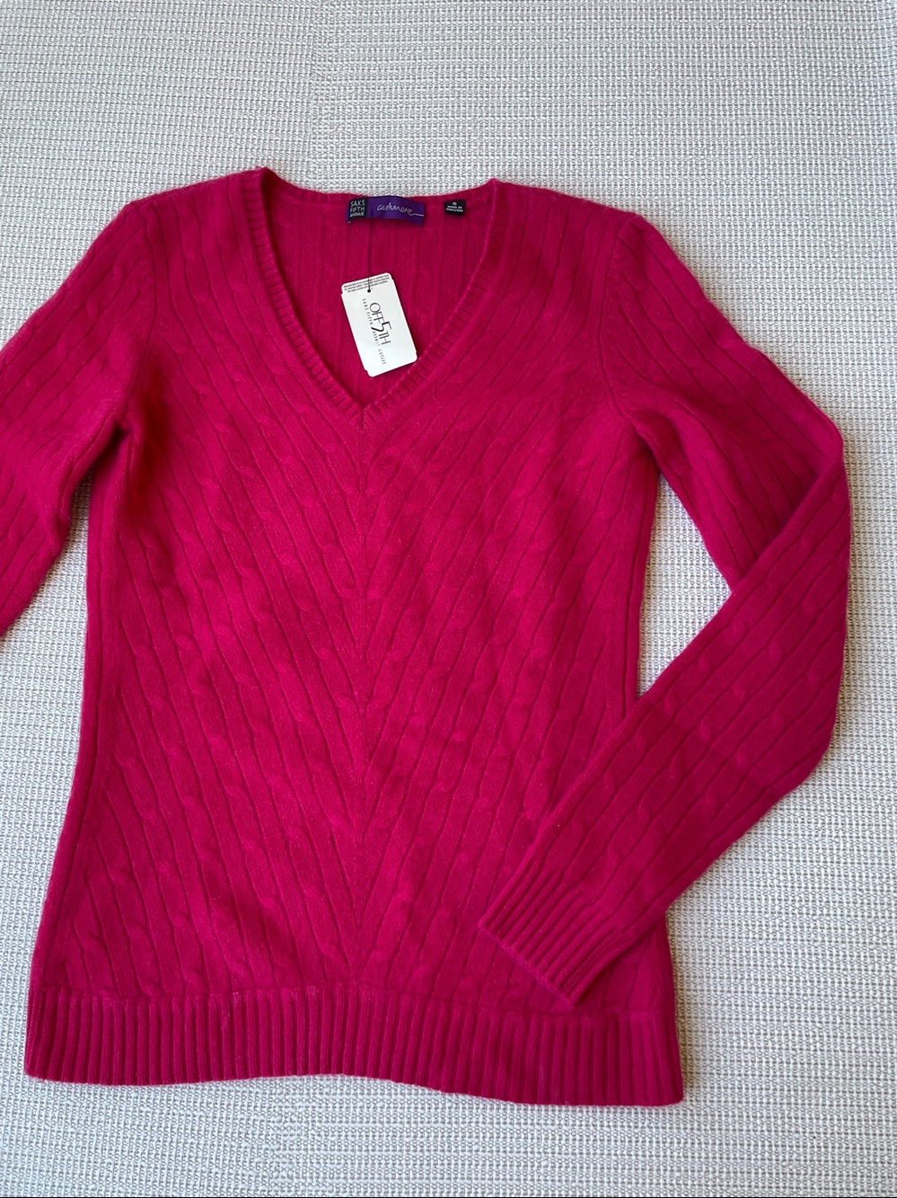 Saks Fifth Women's V-Neck Cable Knit Cashmere Sweater - Raspberry  - Sz S. NWT